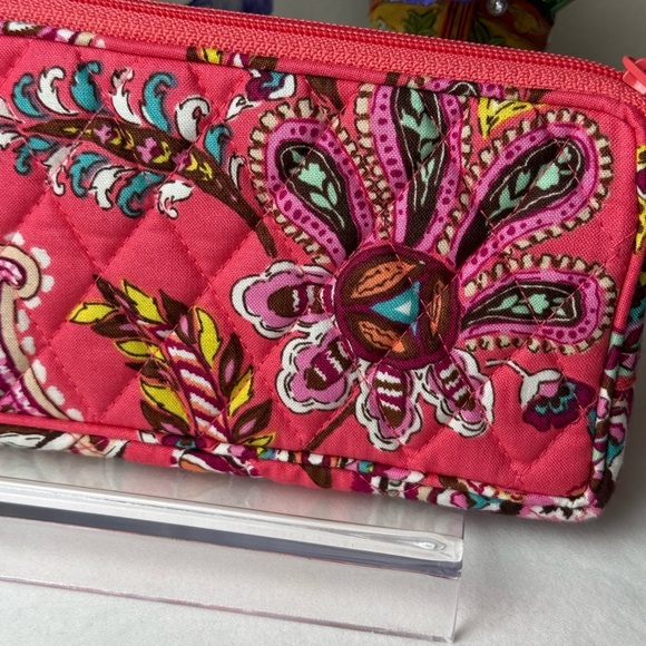 NWT Vera Bradley Call Me Coral Wristlet Retired Pattern - Picture 6 of 8